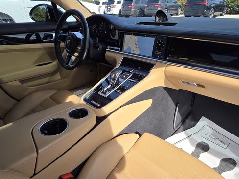 Used 2018 Porsche Panamera 4 image 9