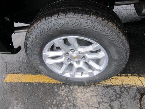 Used 2024 Chevrolet Silverado 1500 LT w/ Z71 Off-Road Package image 4