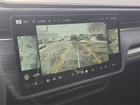 Used 2024 Rivian R1S Adventure image 21