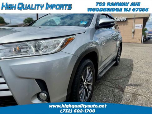 Used 2018 Toyota Highlander XLE AWD/4WD image 9