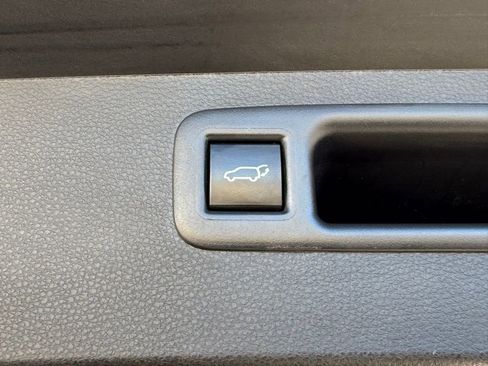 Certified 2023 Toyota Highlander XLE image 16