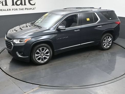 Used 2019 Chevrolet Traverse Premier w/ Driver Confidence II Package FWD image 40