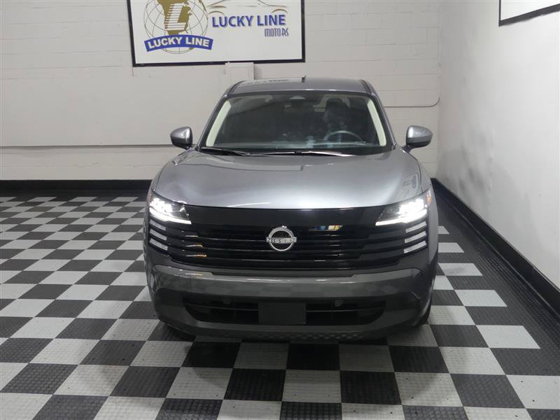 Used 2025 Nissan Kicks SV AWD/4WD image 3