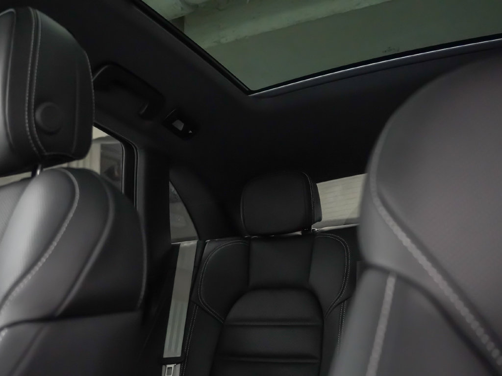 Certified 2026 Porsche Macan S AWD/4WD image 36