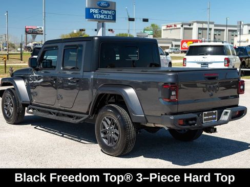 Used 2024 Jeep Gladiator Sport AWD/4WD image 9