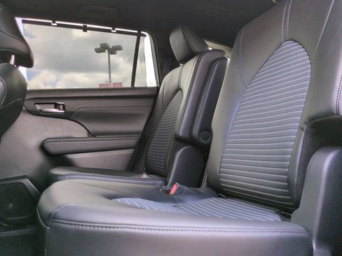 Used 2024 Toyota Highlander XSE FWD image 29