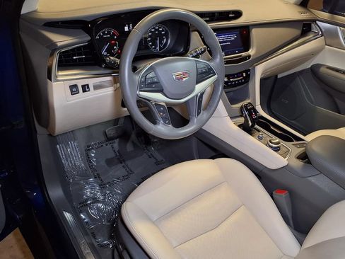 Certified 2023 Cadillac XT5 Premium Luxury FWD image 3
