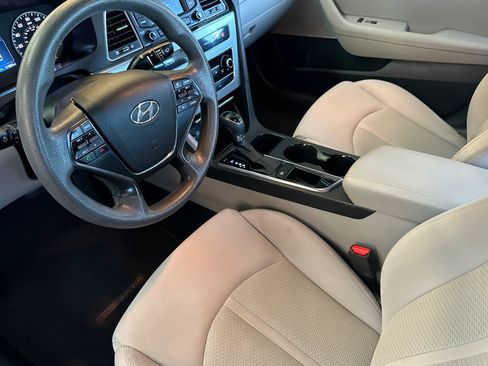 Used 2015 Hyundai Sonata SE w/ Option Group 09 FWD image 10
