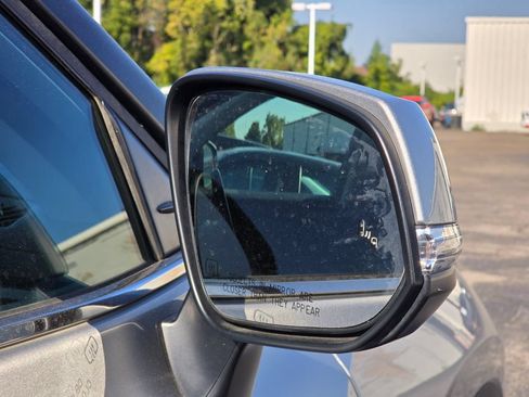 Certified 2022 Toyota Highlander LE AWD/4WD image 16