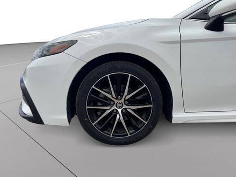 Used 2023 Toyota Camry SE FWD image 9