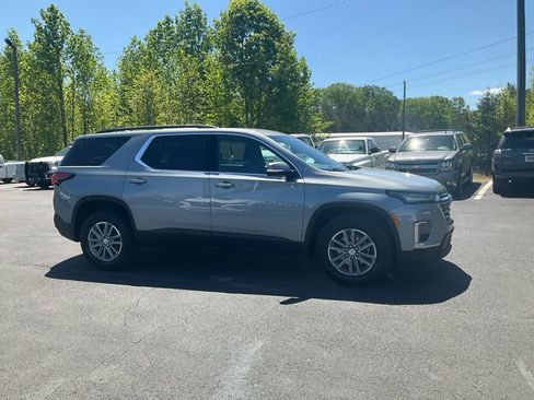 Used 2023 Chevrolet Traverse LT FWD image 4