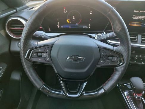 Used 2025 Chevrolet Trax RS w/ Sunroof Package FWD image 11