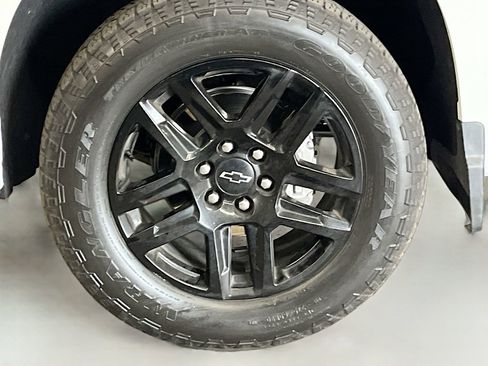 Used 2025 Chevrolet Silverado 1500 RST w/ Convenience Package II AWD/4WD image 33