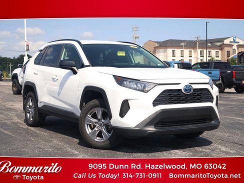 Used 2022 Toyota RAV4 LE AWD/4WD image 1