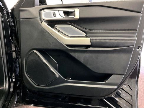 Certified 2022 Ford Explorer Limited w/ Limited Technology Package image 23
