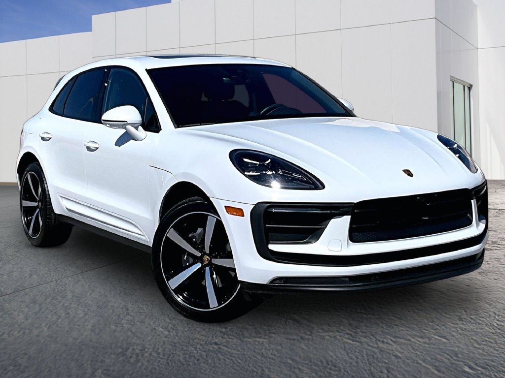 Certified 2026 Porsche Macan AWD/4WD image 9