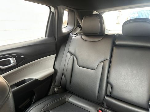 Used 2025 Jeep Compass Limited image 39