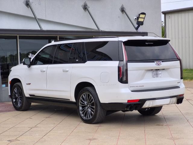 Used 2023 Cadillac Escalade ESV V w/ Heavy-Duty Trailer Package AWD/4WD image 4