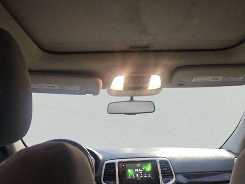 Used 2011 Jeep Grand Cherokee Laredo w/ Security & Convenience Group image 9