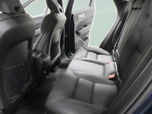 Used 2025 Volvo XC60 B5 Plus w/ Protection Package Premier AWD/4WD image 25