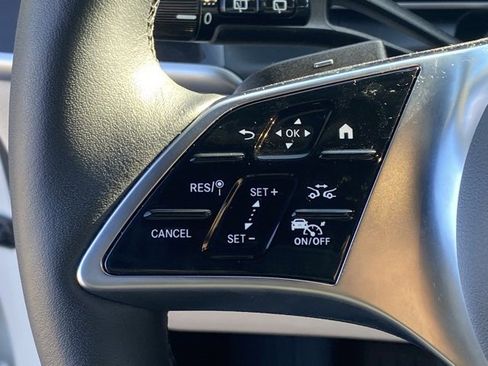 Used 2025 Mercedes-Benz GLC 350e 4MATIC image 17