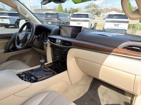 Used 2018 Lexus LX 570 4WD w/ Luxury Package image 21