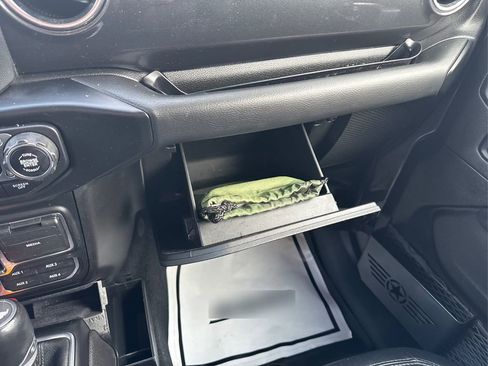 Used 2021 Jeep Wrangler Unlimited Sahara image 30