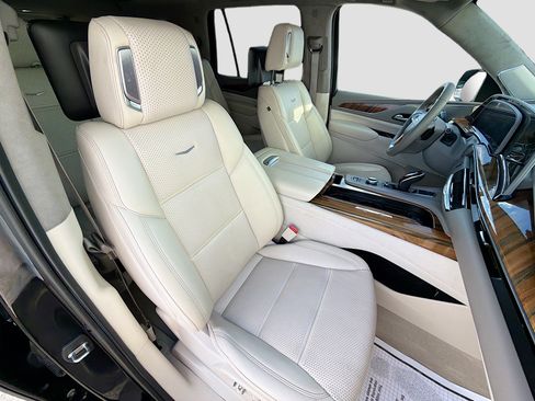 Used 2022 Cadillac Escalade Sport Platinum w/ Heavy-Duty Trailer Package AWD/4WD image 16