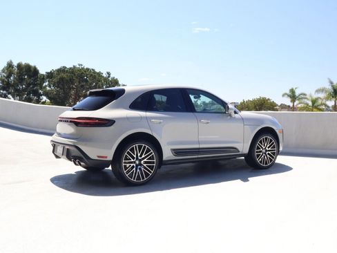 Certified 2025 Porsche Macan image 8
