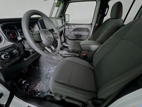 Used 2026 Jeep Wrangler Unlimited Sport AWD/4WD image 15