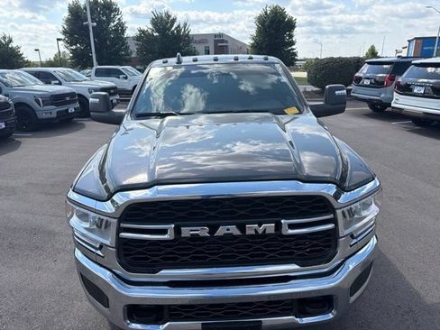 Used 2024 RAM 3500 Tradesman w/ Chrome Appearance Group AWD/4WD image 29