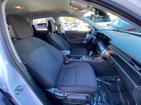 Used 2025 Hyundai Kona SEL image 27