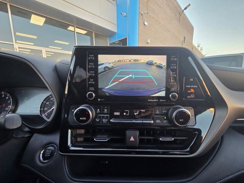 Used 2022 Toyota Highlander XLE image 20