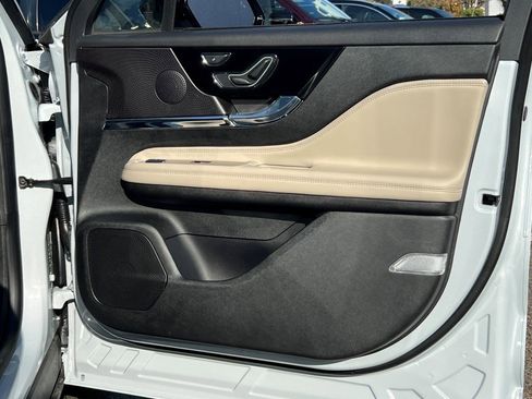 New 2026 Lincoln Corsair Premiere image 7