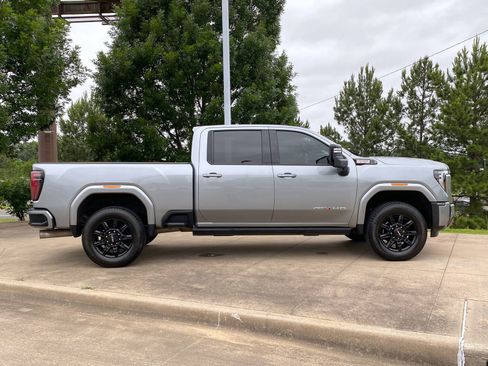 Used 2024 GMC Sierra 2500 AT4 w/ AT4 Premium Plus Package AWD/4WD image 7