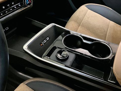 Used 2025 Chevrolet Equinox ACTIV w/ Safety and Technology Package image 16