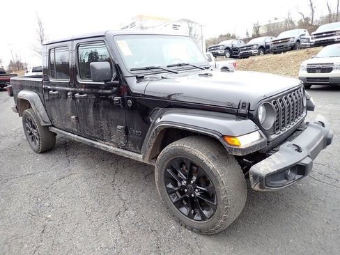 Used 2024 Jeep Gladiator Sport image 7