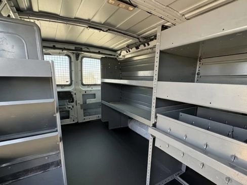 Used 2015 Chevrolet Express 2500 image 9