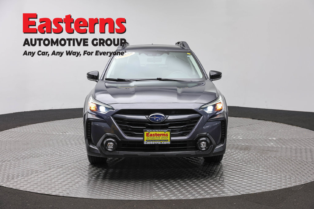 Used 2023 Subaru Outback Premium AWD/4WD image 3