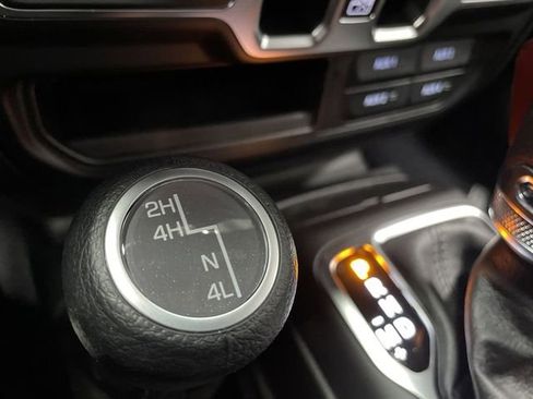 New 2025 Jeep Gladiator Sport image 22