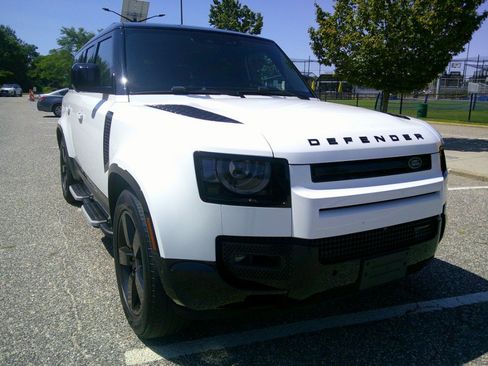 Used 2023 Land Rover Defender 130 X-Dynamic SE AWD/4WD image 4