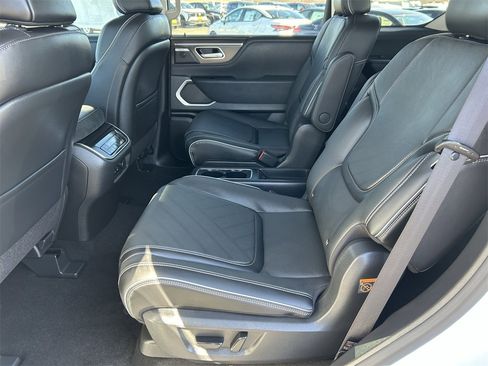 New 2026 INFINITI QX80 Luxe image 16