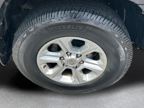 Used 2019 Toyota 4Runner SR5 AWD/4WD image 10