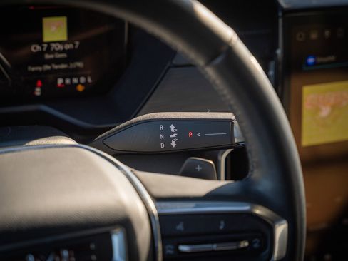 Used 2024 GMC Acadia Elevation image 31