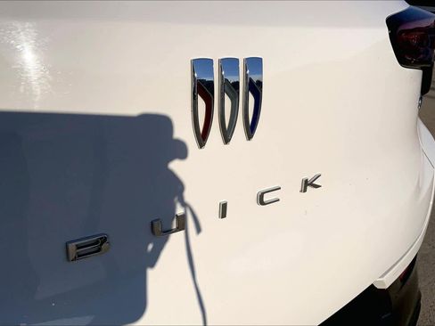 Used 2024 Buick Encore GX Sport Touring image 9