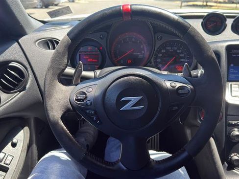 Used 2018 Nissan 370Z NISMO RWD image 19