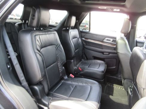Used 2018 Ford Explorer Platinum AWD/4WD image 26