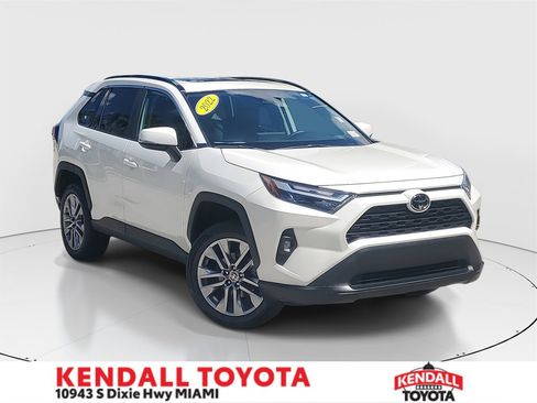 Used 2022 Toyota RAV4 XLE Premium image 1