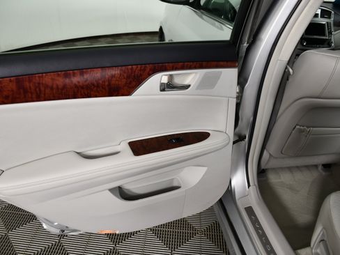 Used 2012 Toyota Avalon Limited FWD image 46
