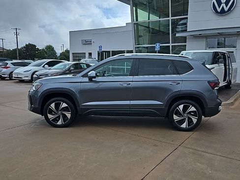 Used 2025 Volkswagen Taos SE AWD/4WD image 8